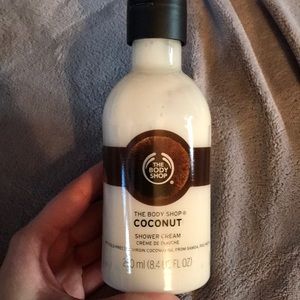Body Shop Coconut shower cream